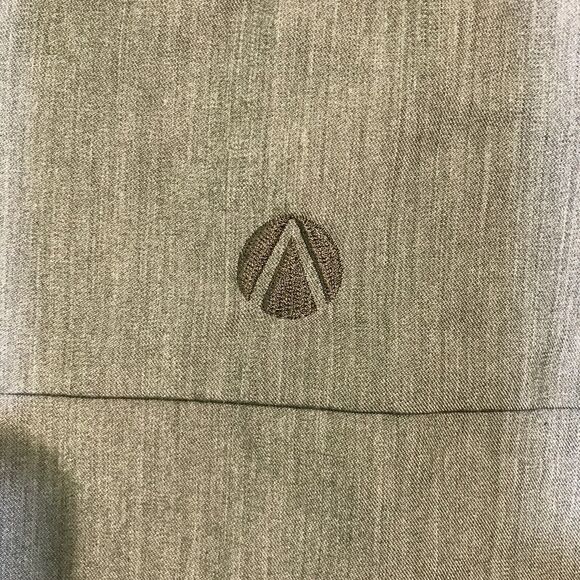 Adar Pro Scrubs For Women size Med. Pro Heather Green Tailored V-Neck Scrub Top - Picture 8 of 11